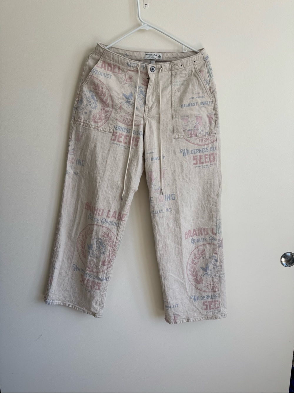 Women’s Abercrombie Cream Graphic Print Casual Pants